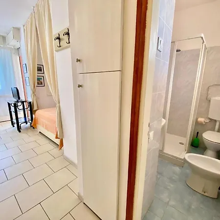 In Mit Kleinem Balkon Лидо-делле-Национи